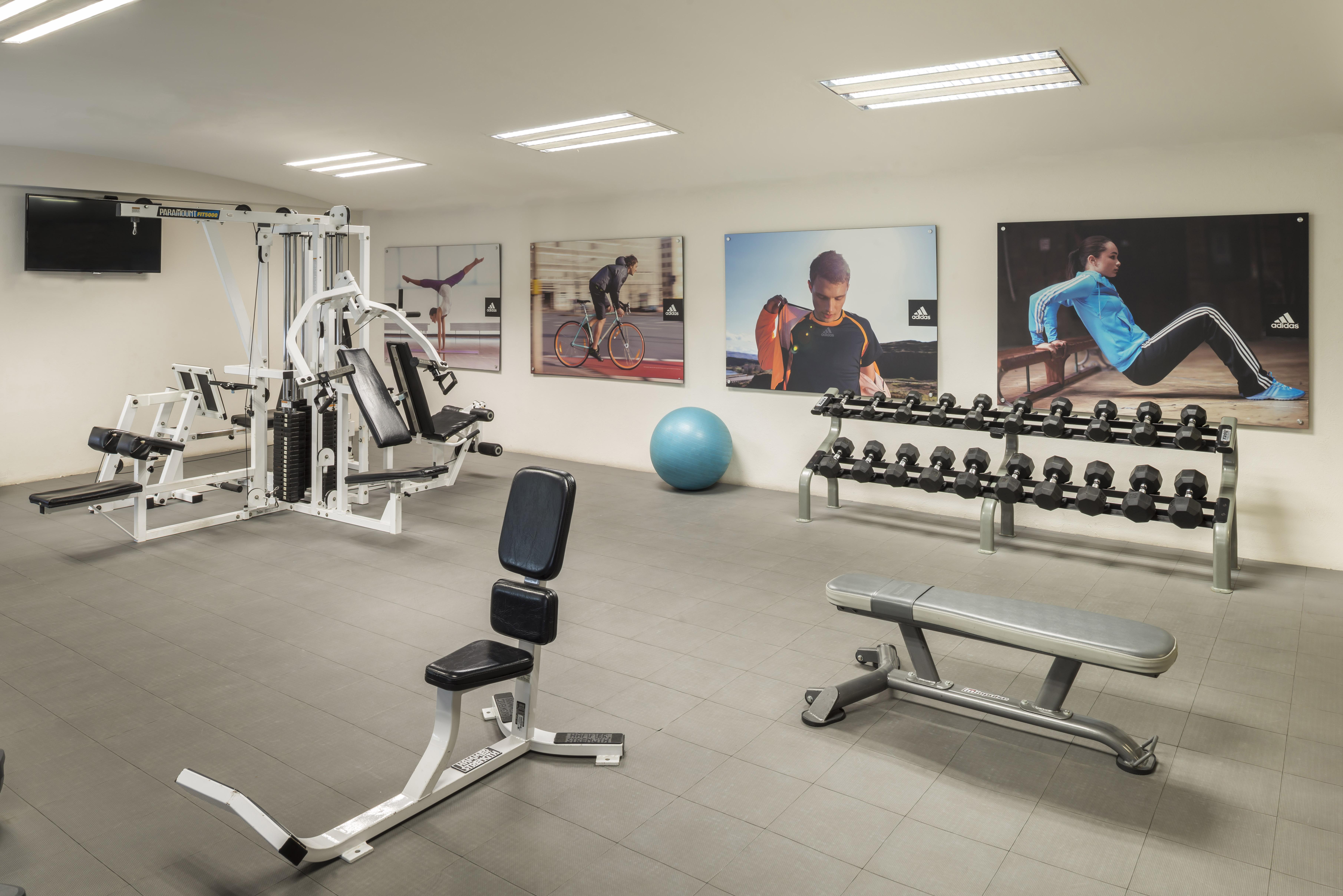 ホテル カミノ レアル グアダラハラ サポパン エクステリア 写真 The gym at the hotel