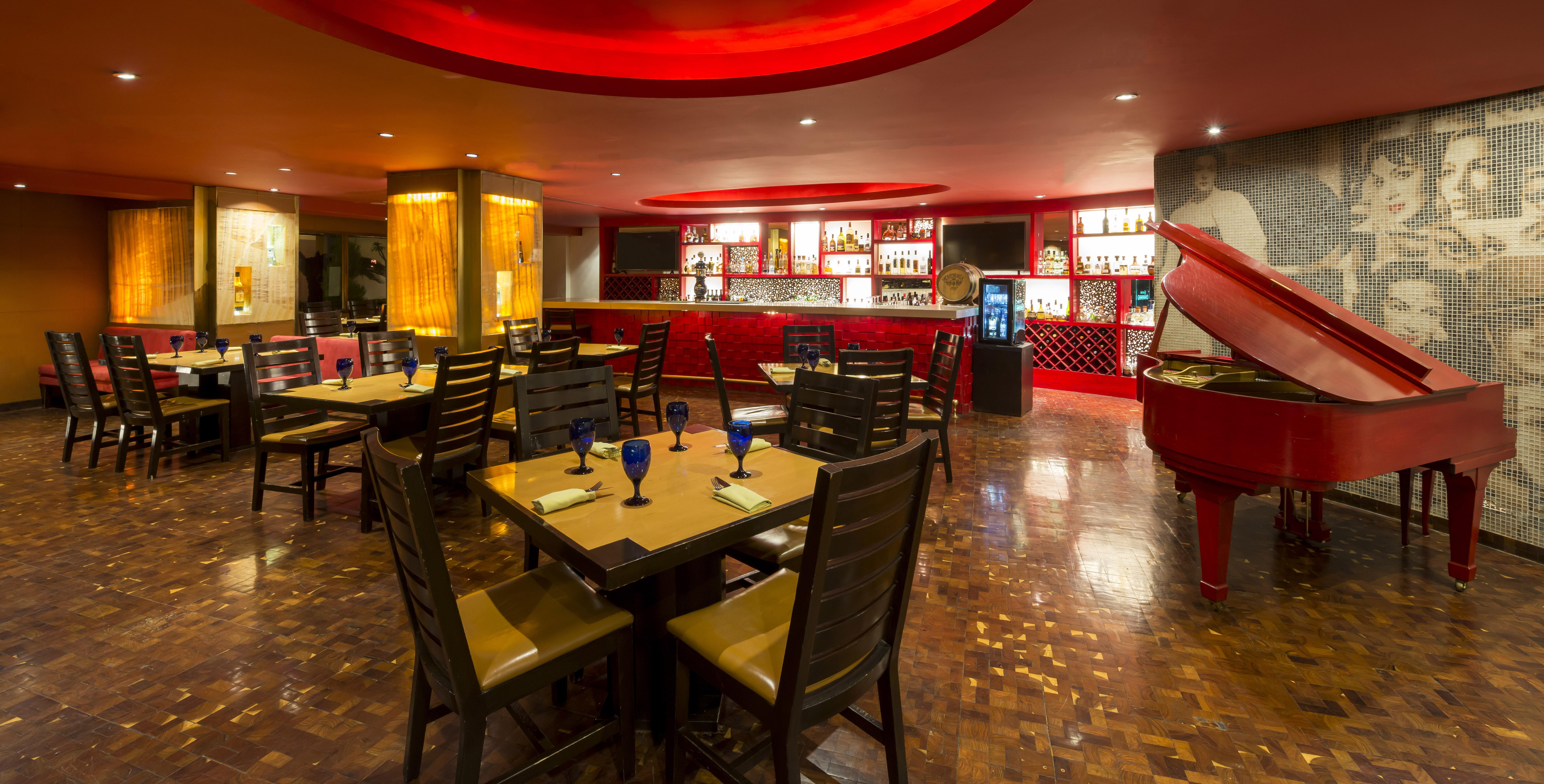 ホテル カミノ レアル グアダラハラ サポパン エクステリア 写真 The interior of the restaurant