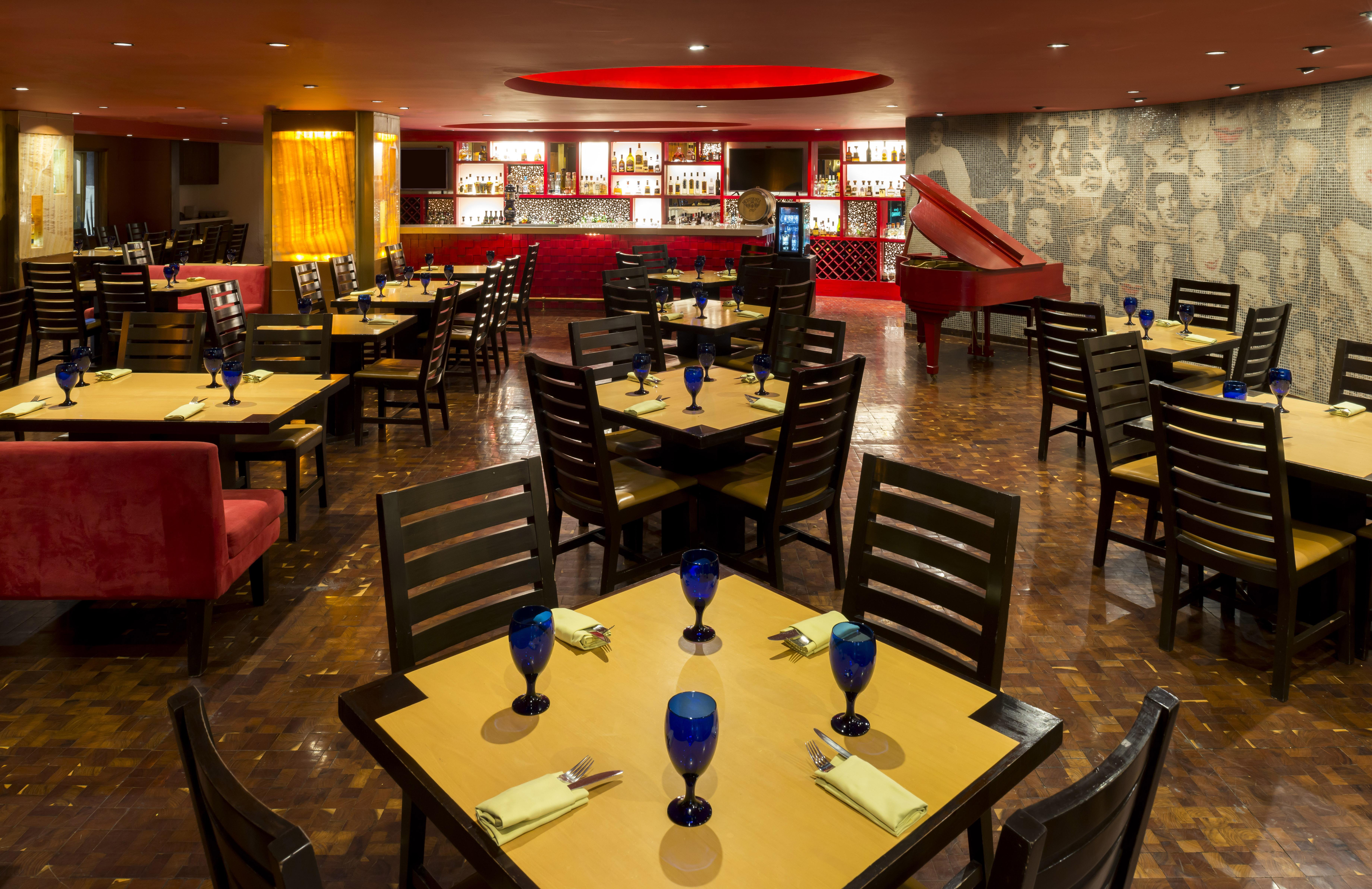 ホテル カミノ レアル グアダラハラ サポパン エクステリア 写真 The interior of a typical Red Lobster restaurant