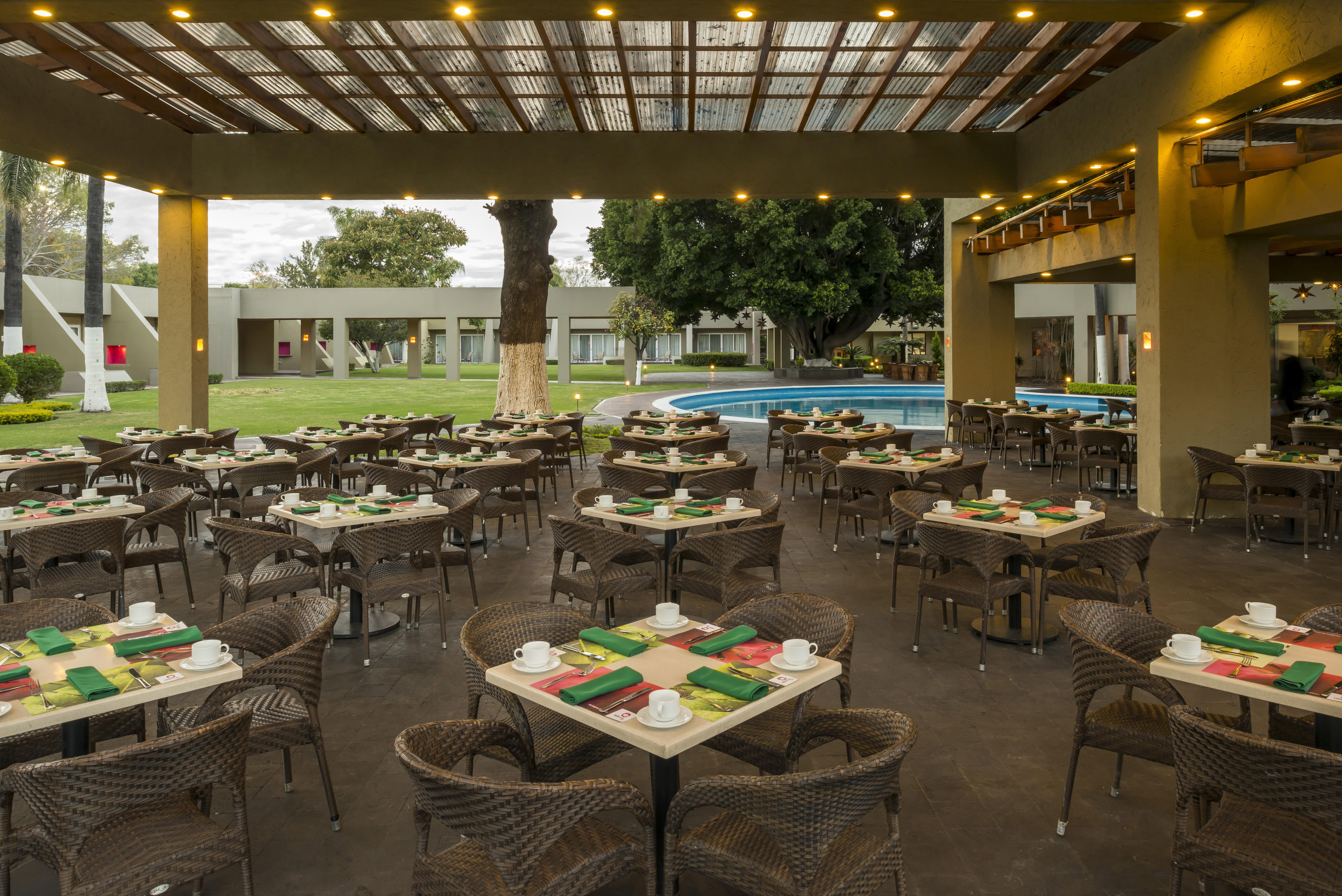 ホテル カミノ レアル グアダラハラ サポパン エクステリア 写真 The restaurant at the hotel
