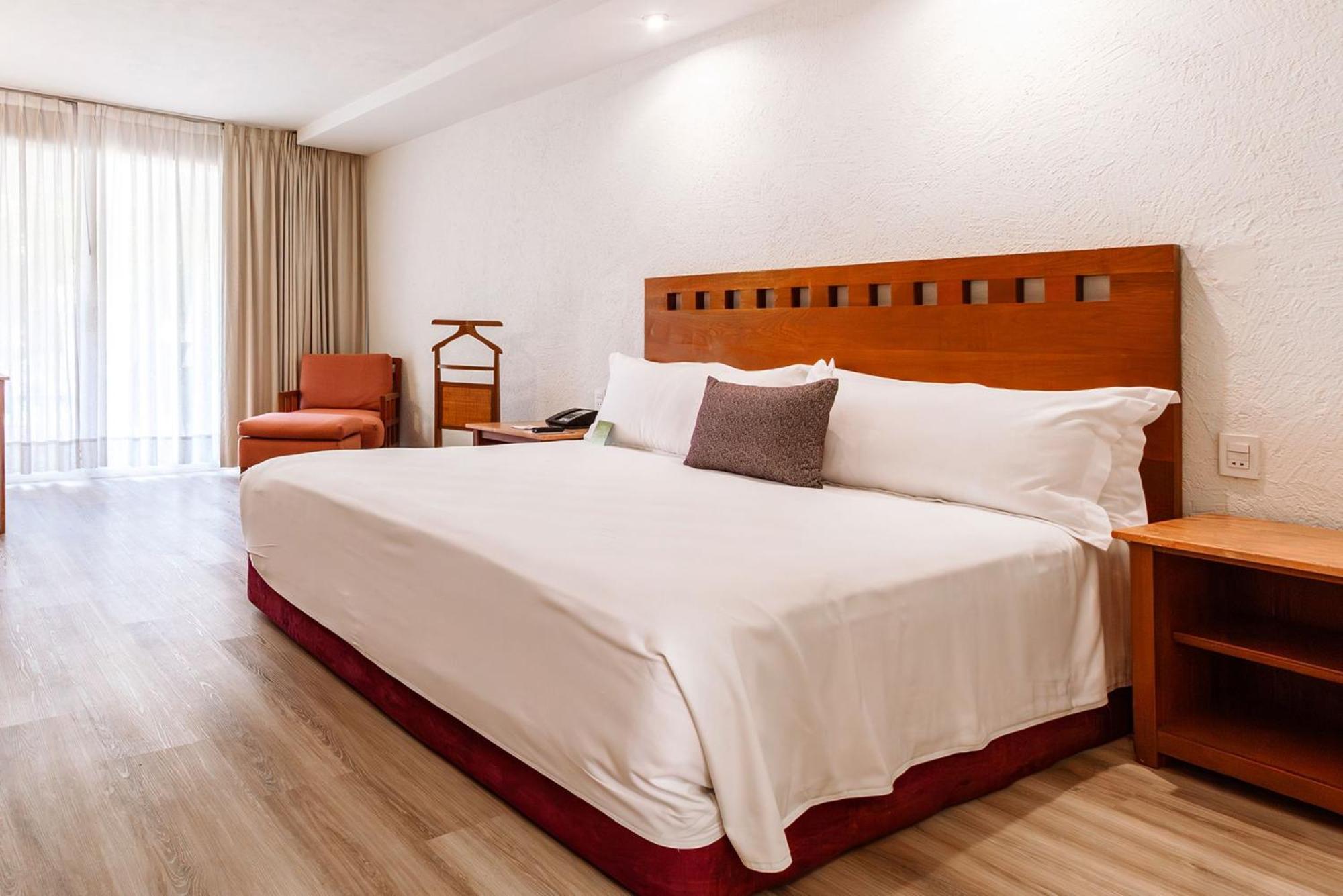 ホテル カミノ レアル グアダラハラ サポパン エクステリア 写真 A bedroom at the hotel
