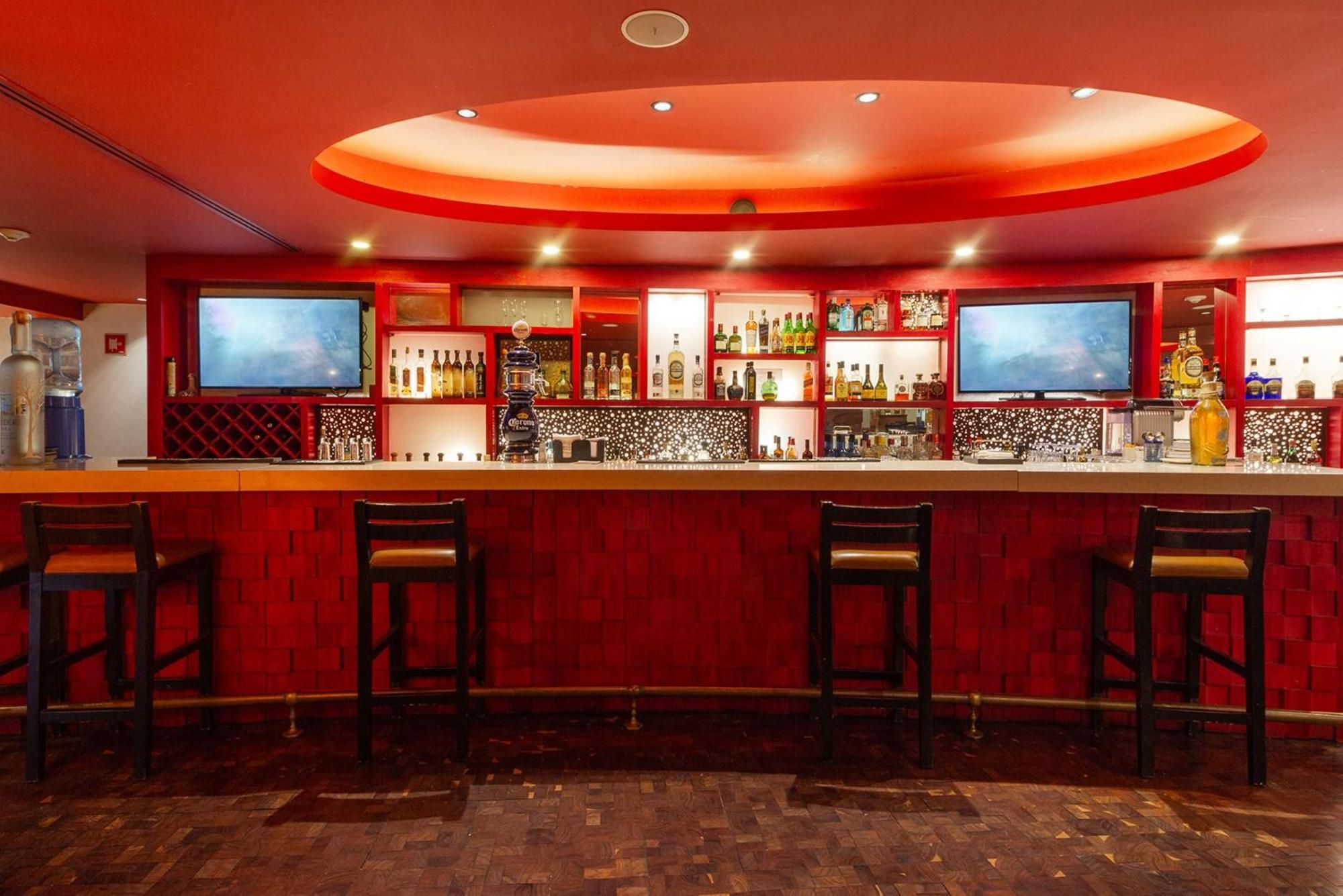 ホテル カミノ レアル グアダラハラ サポパン エクステリア 写真 The bar at the 19th floor