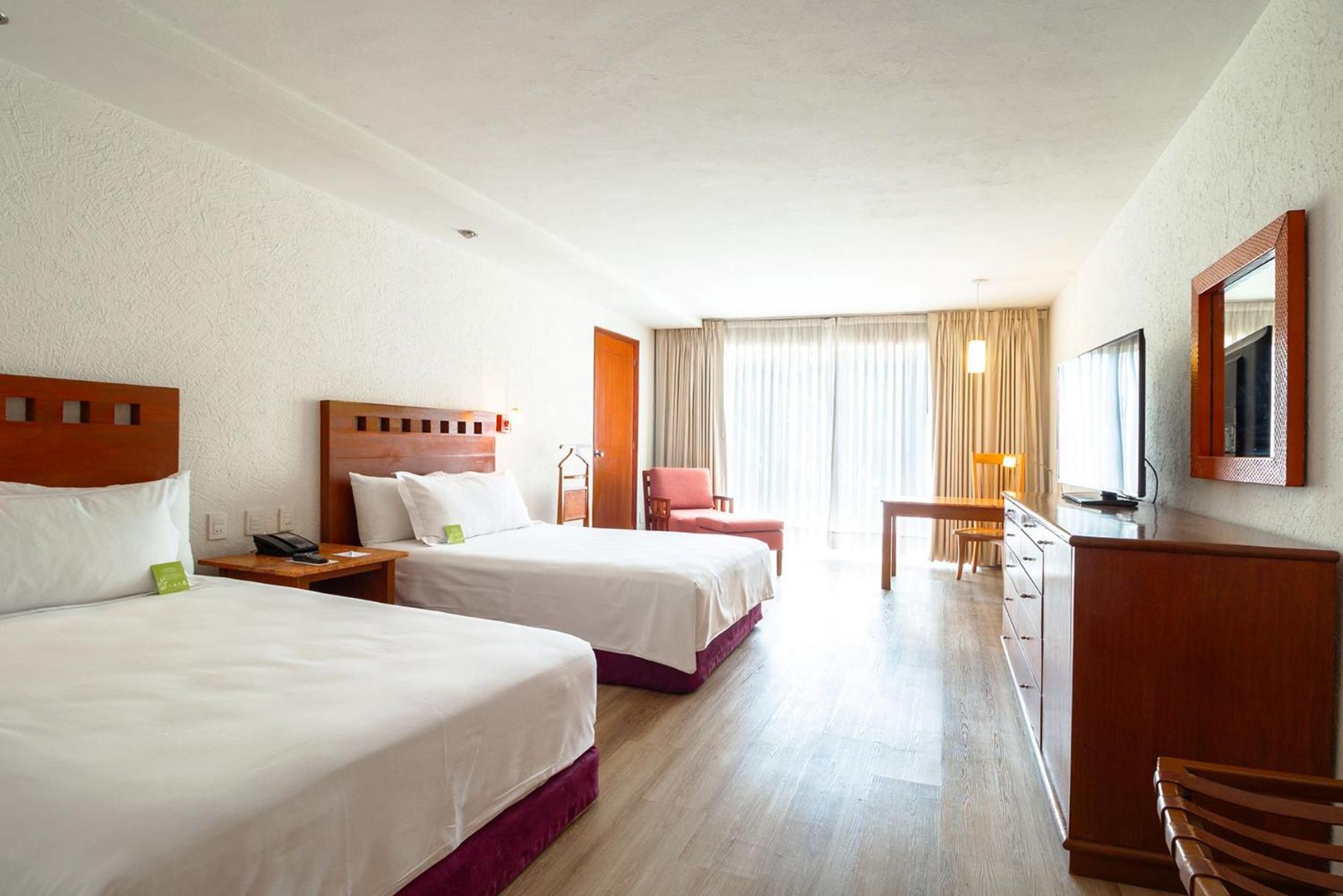 ホテル カミノ レアル グアダラハラ サポパン エクステリア 写真 A room at the hotel