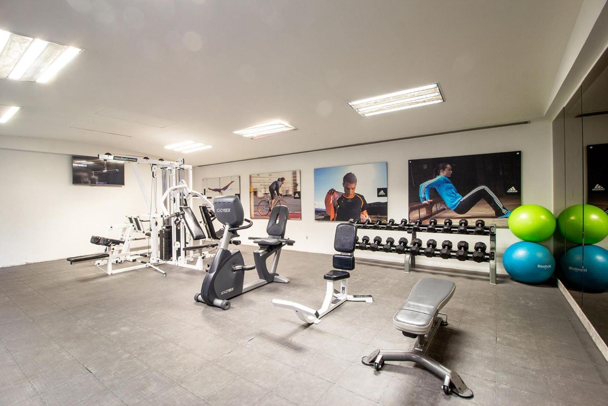 ホテル カミノ レアル グアダラハラ サポパン エクステリア 写真 The gym at the hotel